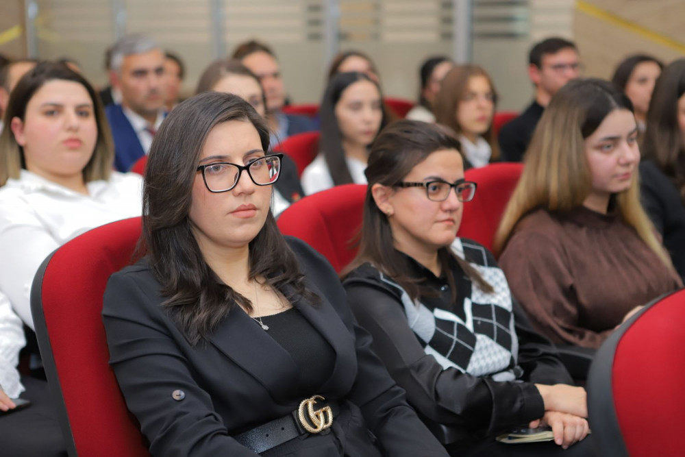 Naxçıvan şəhərində yeni işə qəbul olunan gənc müəllimlərlə  görüş keçirilib  <font color=red> - FOTOLAR</font>