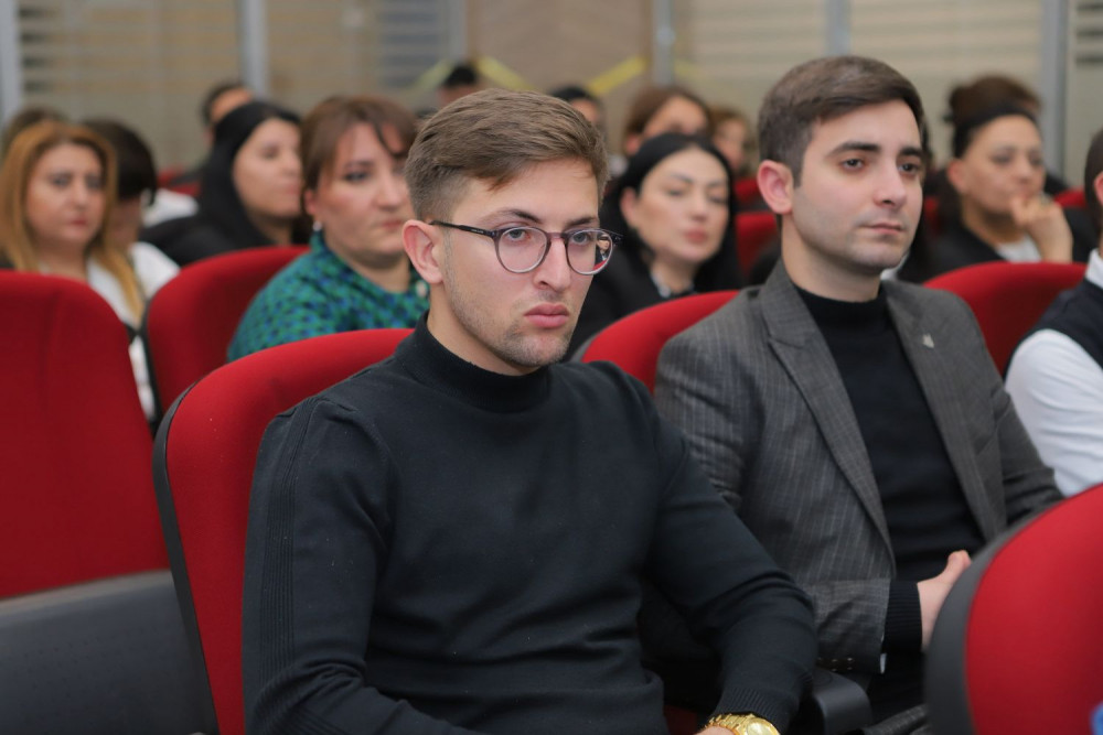 Naxçıvan şəhərində yeni işə qəbul olunan gənc müəllimlərlə  görüş keçirilib  <font color=red> - FOTOLAR</font>