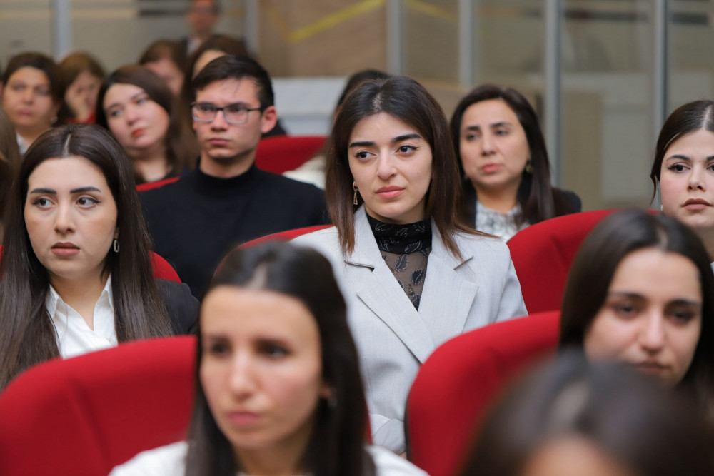 Naxçıvan şəhərində yeni işə qəbul olunan gənc müəllimlərlə  görüş keçirilib  <font color=red> - FOTOLAR</font>