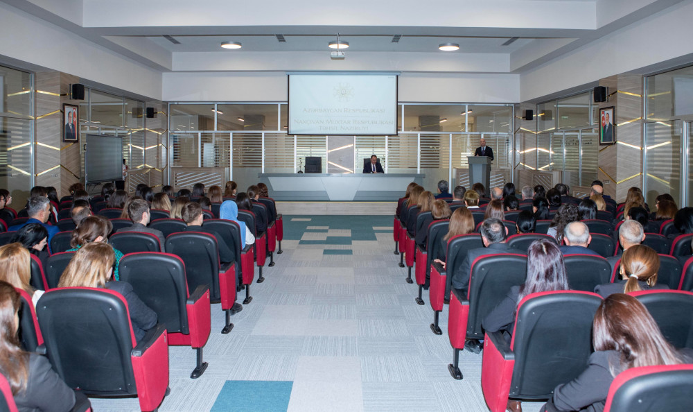 Naxçıvan şəhərində yeni işə qəbul olunan gənc müəllimlərlə  görüş keçirilib  <font color=red> - FOTOLAR</font>