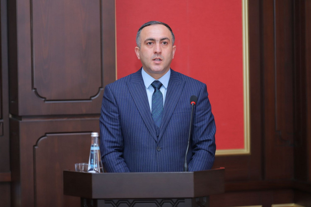 Naxçıvan şəhər İcra Hakimiyyətində  “Məişət zorakılığı, erkən nikah, yetkinlik yaşına çatmayanlar və ailə münasibətləri əleyhinə olan hüquqpozmalar və onların profilaktikası” mövzusunda tədbir keçirilib<font color=red> - FOTOLAR</font>