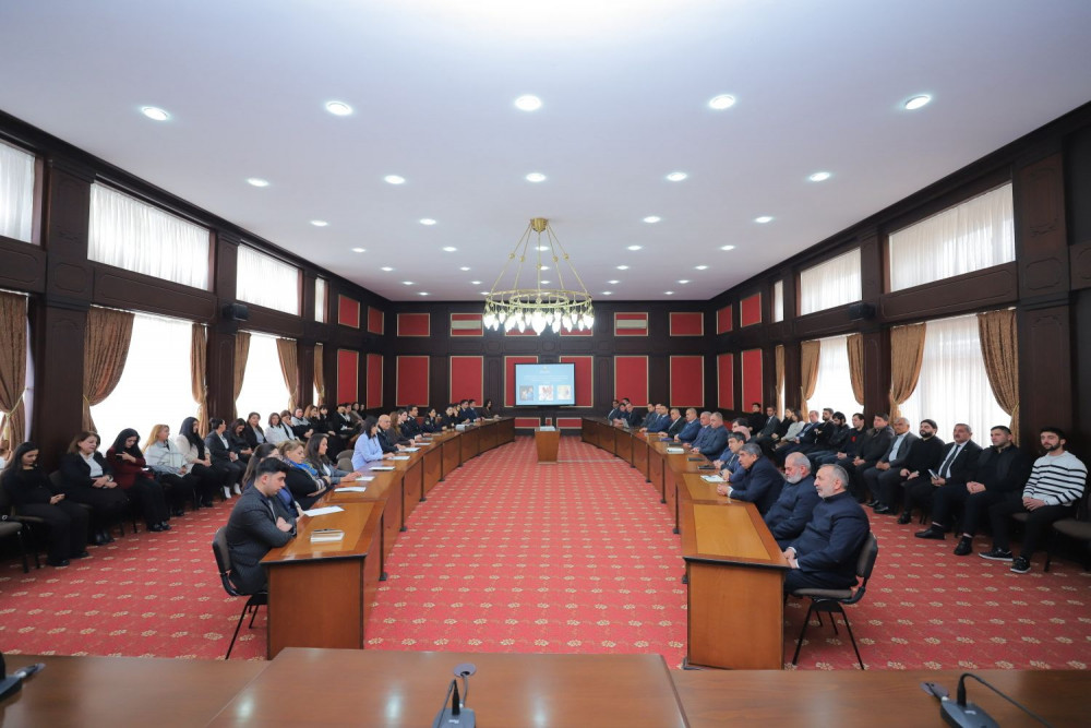 Naxçıvan şəhər İcra Hakimiyyətində  “Məişət zorakılığı, erkən nikah, yetkinlik yaşına çatmayanlar və ailə münasibətləri əleyhinə olan hüquqpozmalar və onların profilaktikası” mövzusunda tədbir keçirilib<font color=red> - FOTOLAR</font>