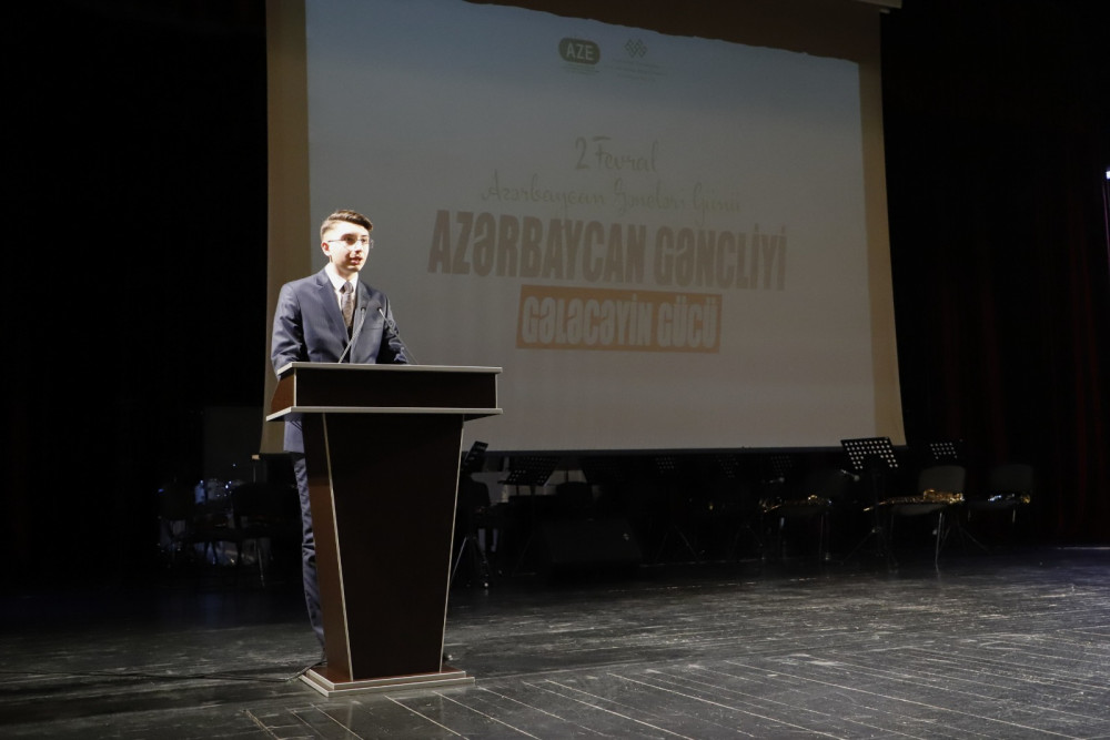 Naxçıvanda Gənclər Günü müsanibətilə bir qrup gənc təltif edilib<font color=red> - FOTOLAR</font>