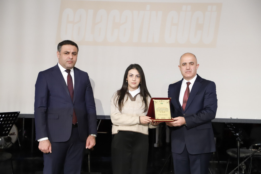 Naxçıvanda Gənclər Günü müsanibətilə bir qrup gənc təltif edilib<font color=red> - FOTOLAR</font>