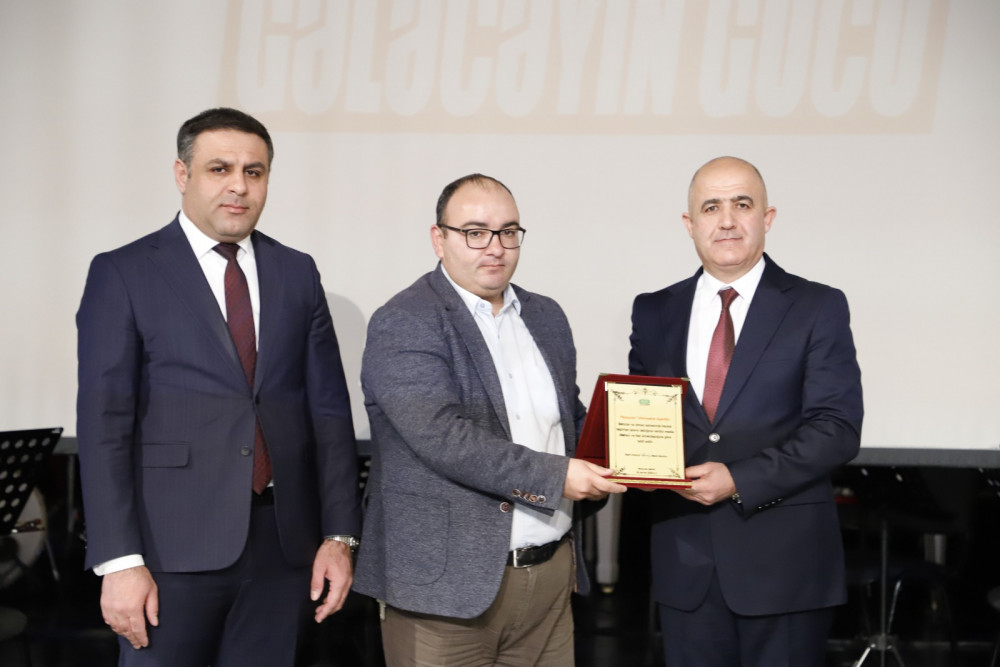 Naxçıvanda Gənclər Günü müsanibətilə bir qrup gənc təltif edilib<font color=red> - FOTOLAR</font>