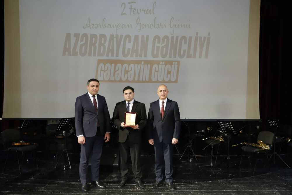 Naxçıvanda Gənclər Günü müsanibətilə bir qrup gənc təltif edilib<font color=red> - FOTOLAR</font>