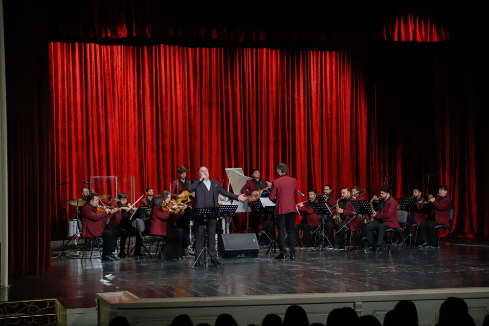 Naxçıvanda Gənclər Günü müsanibətilə bir qrup gənc təltif edilib<font color=red> - FOTOLAR</font>