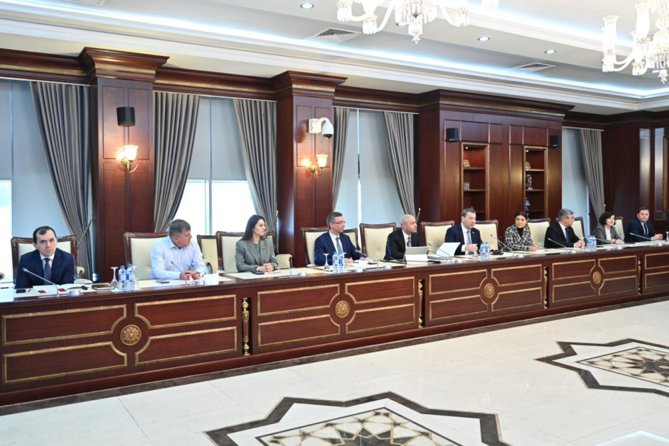 Milli Məclisdə ABŞ Konqresi Nümayəndələr Palatasının Xarici məsələlər komitəsinin çoxluğunun peşəkar heyət üzvləri ilə görüş olub<font color=red> - FOTOLAR</font>