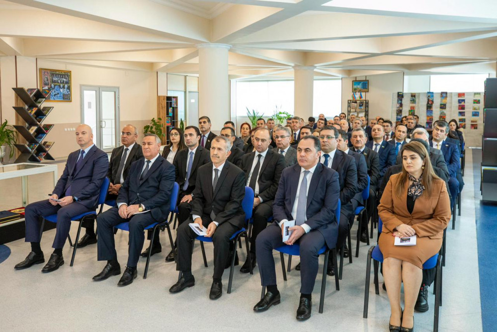 Naxçıvanda “Konstitusiya, Suverenlik və yeni siyasi konfiqurasiya: tarixi irs, müasir çağırışlar, gələcəyə baxış” adlı kitabın təqdimatı keçirilib<font color=red> - FOTOLAR</font>