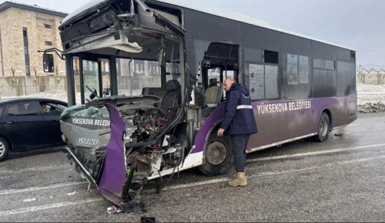 Türkiyədə iki avtobus toqquşub, 18 nəfər yaralanıb<font color=red> - FOTOLAR</font>