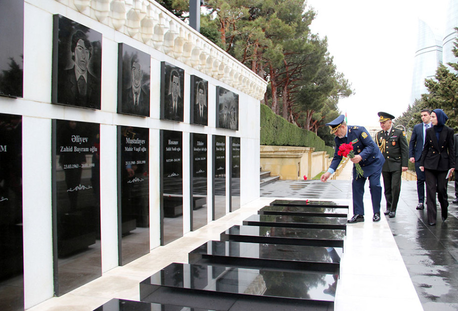 Azərbaycanın müdafiə naziri İranın müdafiə və silahlı qüvvələrə dəstək naziri ilə müzakirələr aparıb<font color=red> - FOTOLAR</font>