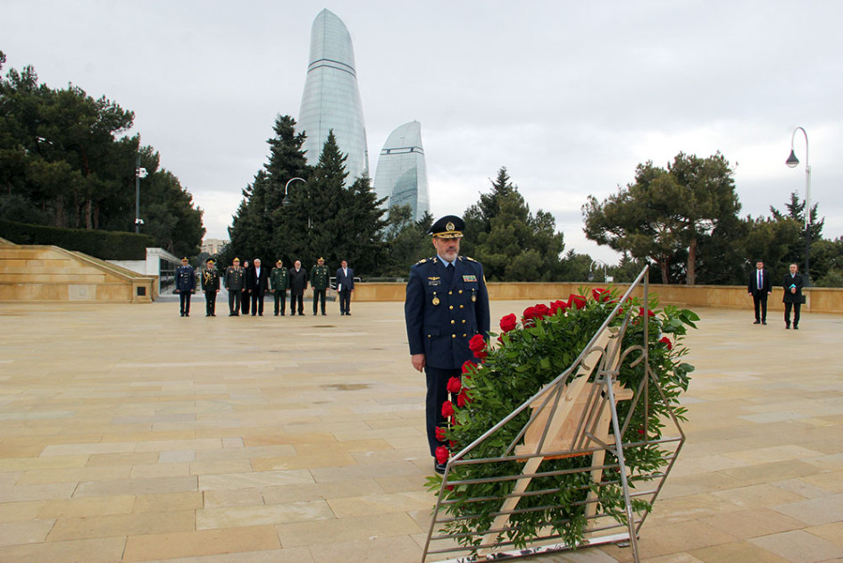 Azərbaycanın müdafiə naziri İranın müdafiə və silahlı qüvvələrə dəstək naziri ilə müzakirələr aparıb<font color=red> - FOTOLAR</font>