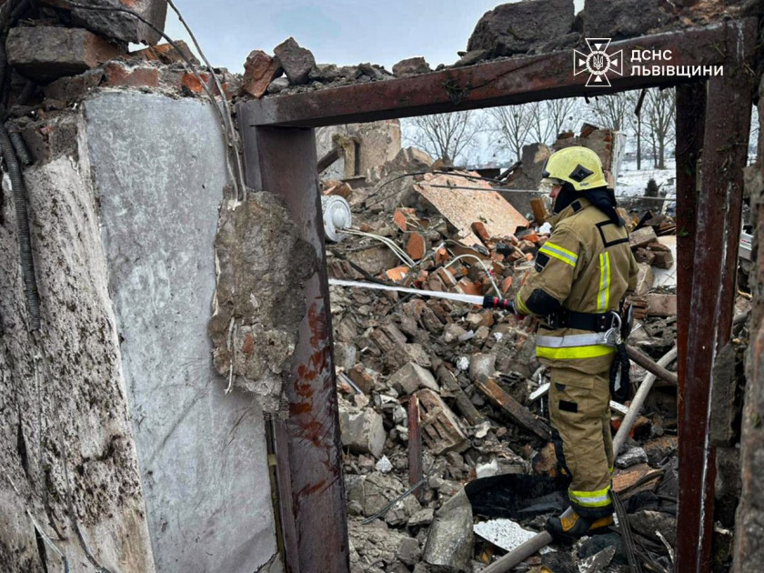 Zelenski: Ukrayna energetikasına hücumda 400-dən çox PUA və 40-a yaxın raketdən istifadə olunub<font color=red> - FOTOLAR</font>