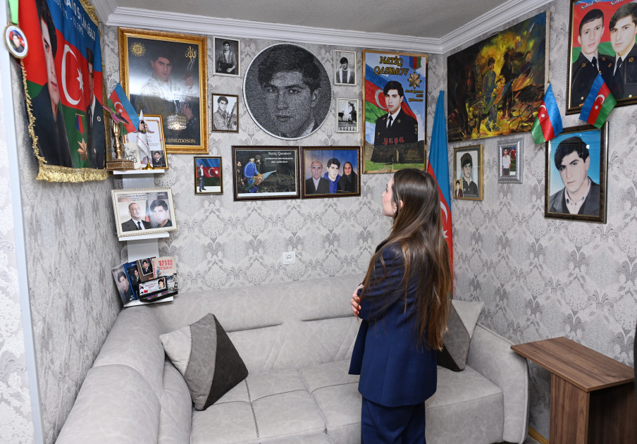 Leyla Əliyeva və Alena Əliyeva Gəncə Memorial Kompleksini və Milli Qəhrəman Natiq Qasımovun ailəsini ziyarət ediblər<font color=red> - FOTOLAR</font>