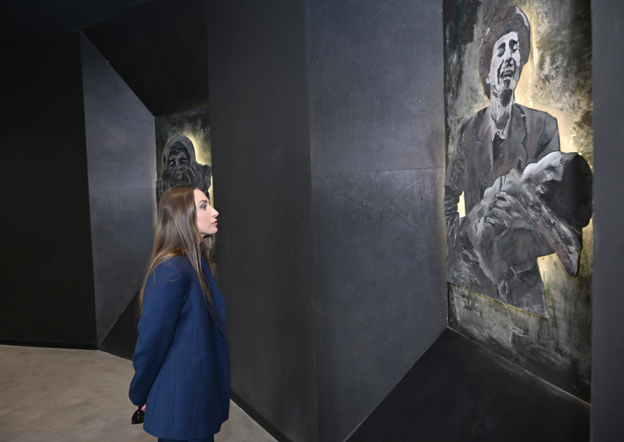 Leyla Əliyeva və Alena Əliyeva Gəncə Memorial Kompleksini və Milli Qəhrəman Natiq Qasımovun ailəsini ziyarət ediblər<font color=red> - FOTOLAR</font>