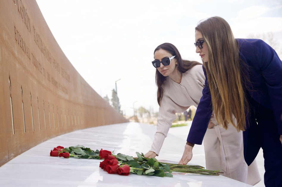 Leyla Əliyeva və Alena Əliyeva Gəncə Memorial Kompleksini və Milli Qəhrəman Natiq Qasımovun ailəsini ziyarət ediblər<font color=red> - FOTOLAR</font>