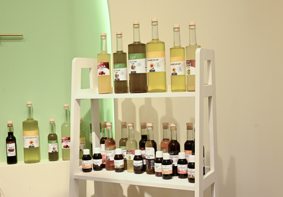 Leyla Əliyeva və Alena Əliyeva Gəncədə qadın sahibkarın sağlam qida brendi ilə tanış olublar<font color=red> - FOTOLAR</font>