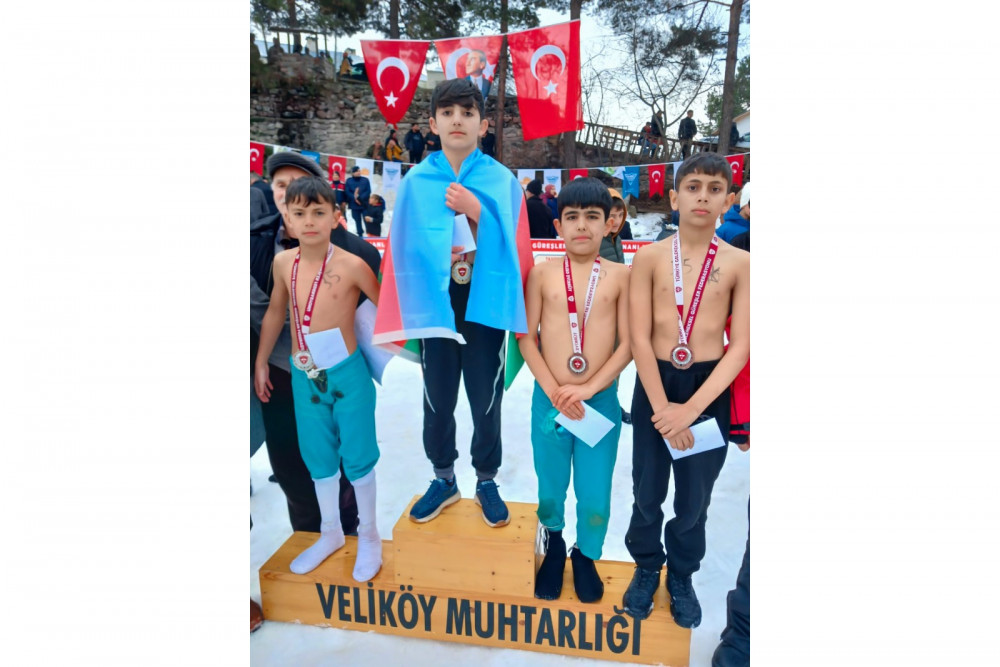 Naxçıvan güləşçiləri Türkiyədə keçirilən qarüstü qaraqucaq güləşi festivalında uğurla çıxış ediblər<font color=red> - FOTOLAR</font>