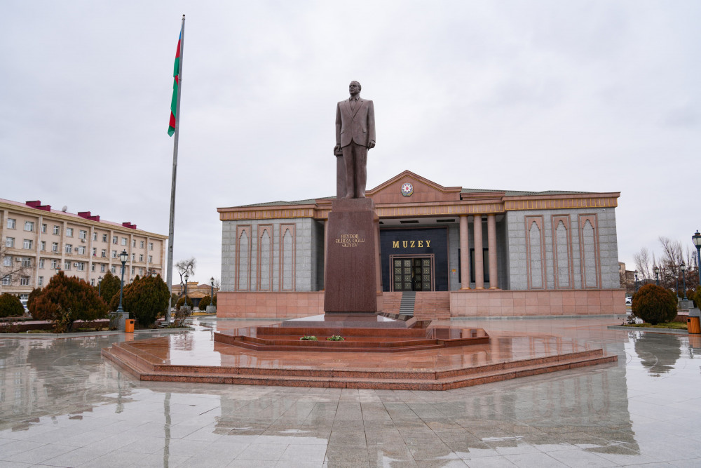 Naxçıvan Muxtar Respublikasının Baş naziri kollektivə təqdim edilib<font color=red> - FOTOLAR</font>