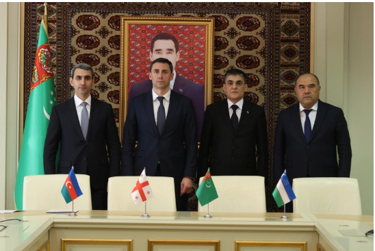 Orta Dəhlizdə rəqəmsallaşma və yükdaşımanın inkişafına dair protokol imzalanıb<font color=red> - FOTOLAR</font>