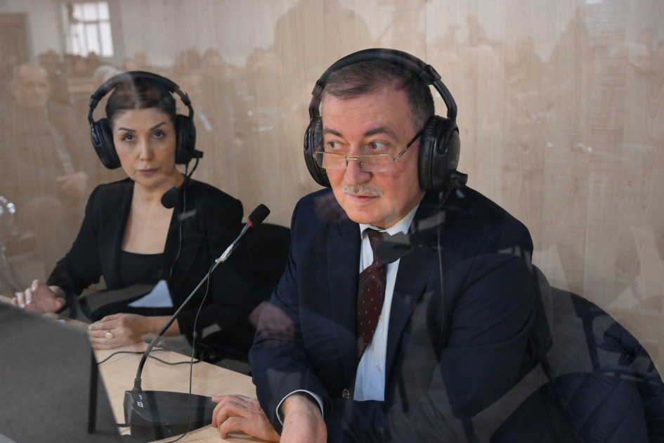 Ruben Vardanyanın məhkəməsində məhkəmə baxışı başa çatıb, hakimlər müşavirəyə gedib<font color=red> - FOTOLAR</font>