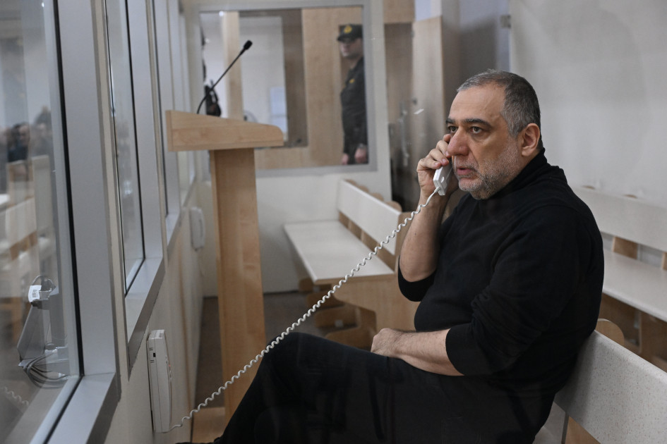 Ruben Vardanyanın məhkəməsində məhkəmə baxışı başa çatıb, hakimlər müşavirəyə gedib<font color=red> - FOTOLAR</font>