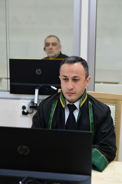 Ruben Vardanyanın məhkəməsində məhkəmə baxışı başa çatıb, hakimlər müşavirəyə gedib<font color=red> - FOTOLAR</font>