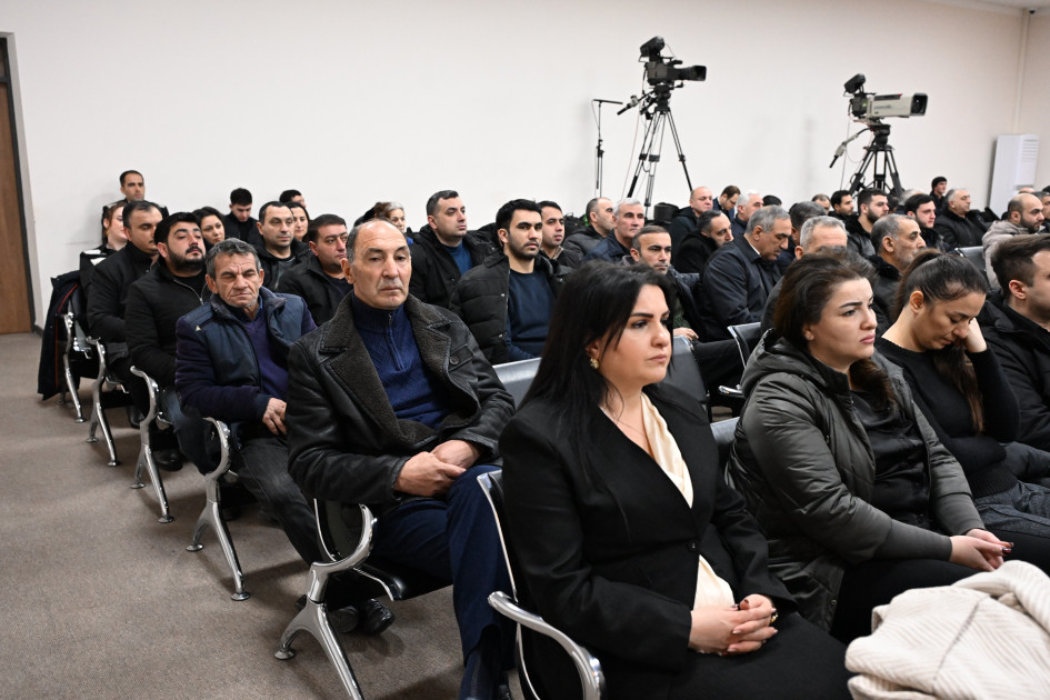 Ruben Vardanyanın məhkəməsində məhkəmə baxışı başa çatıb, hakimlər müşavirəyə gedib<font color=red> - FOTOLAR</font>