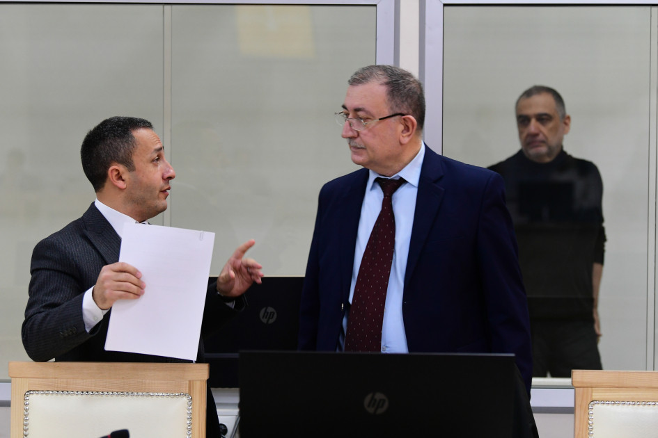 Ruben Vardanyanın məhkəməsində məhkəmə baxışı başa çatıb, hakimlər müşavirəyə gedib<font color=red> - FOTOLAR</font>