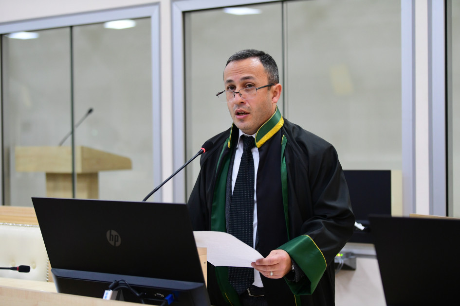 Ruben Vardanyanın məhkəməsində məhkəmə baxışı başa çatıb, hakimlər müşavirəyə gedib<font color=red> - FOTOLAR</font>