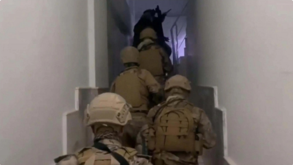 İzmirdə FETÖ-yə qarşı əməliyyat zamanı 12 nəfər saxlanılıb<font color=red> - FOTOLAR</font>