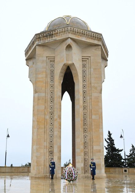 Amerika Birləşmiş Ştatlarının Vitse-prezidenti Cey. Di. Vens Şəhidlər xiyabanını ziyarət edib<font color=red> - FOTOLAR</font>