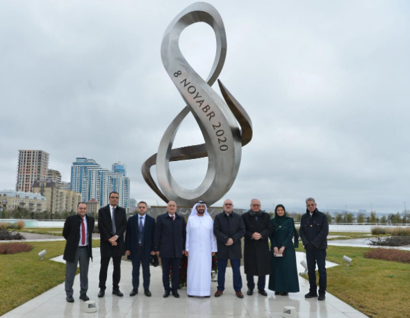 Ərəb Parlamentinin prezidenti Fəxri xiyabanı və Zəfər parkını ziyarət edib<font color=red> - FOTOLAR</font>