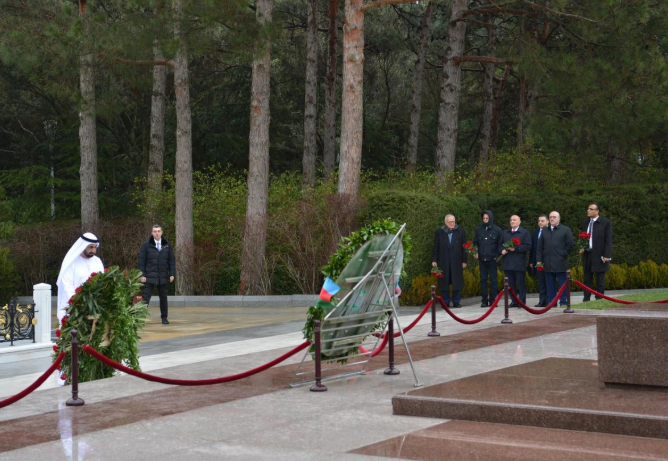 Ərəb Parlamentinin prezidenti Fəxri xiyabanı və Zəfər parkını ziyarət edib<font color=red> - FOTOLAR</font>