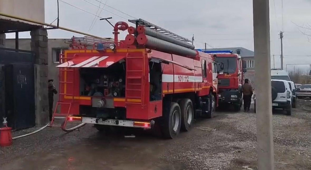 Qaraxanbəyli kəndində yerləşən mebel sexində yanğın olub<font color=red> - FOTOLAR</font>