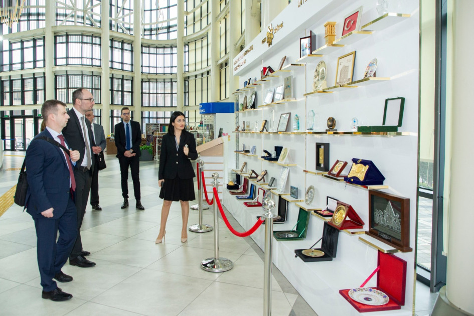 Macarıstan nümayəndə heyəti “ASAN xidmət”də<font color=red> - FOTOLAR</font>