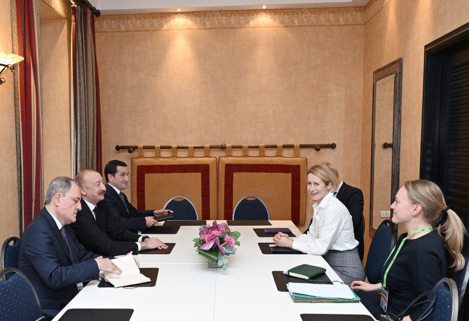 Prezident İlham Əliyev Münxendə Avropa İttifaqının xarici işlər və təhlükəsizlik siyasəti üzrə ali nümayəndəsi ilə görüşüb<font color=red> - FOTOLAR</font>