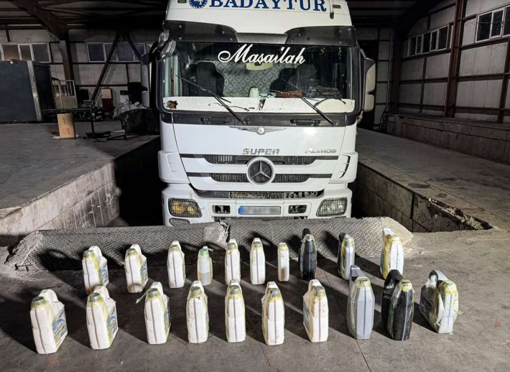 Naxçıvanda xüsusi üsulla gizlədilmiş 41 kiloqramdan artıq maye halında metamfetamin aşkar edilib<font color=red> - FOTOLAR</font>