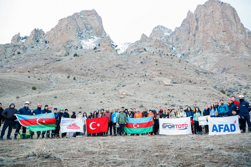 Türkiyəli alpinistlərin iştirakı ilə Haçadağa 10-cu zirvə yürüşü təşkil olunub<font color=red> - FOTOLAR</font>