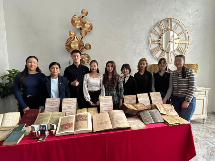 Astanada VIII-IX əsrlərə aid qədim türk dilində nadir əlyazmalar təqdim olunub<font color=red> - FOTOLAR</font>