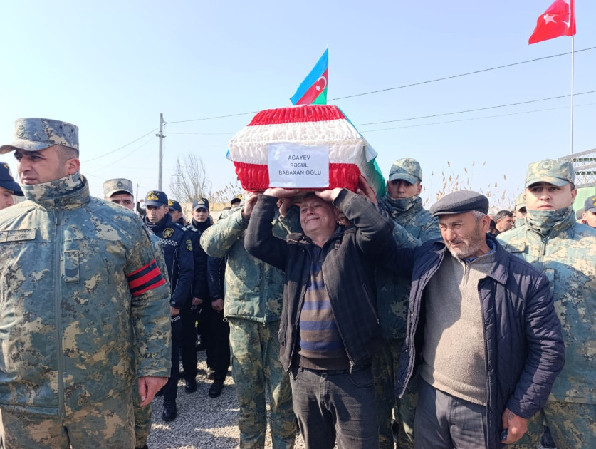 Birinci Qarabağ müharibəsinin itkin şəhidi Rəsul Ağayev Sabirabadda torpağa tapşırılıb<font color=red> - FOTOLAR</font>