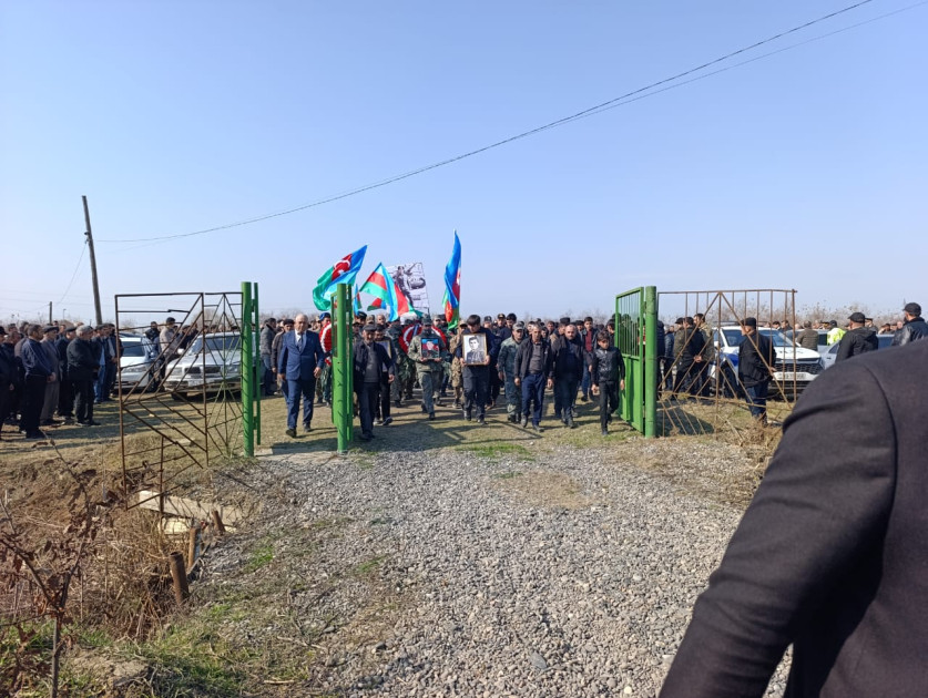 Birinci Qarabağ müharibəsinin itkin şəhidi Rəsul Ağayev Sabirabadda torpağa tapşırılıb<font color=red> - FOTOLAR</font>