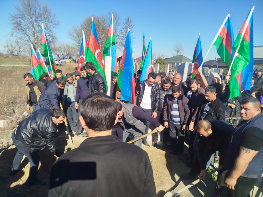 Murovdağ silsiləsində itkin düşən şəhid Hidayət Vəliyev Bərdədə torpağa tapşırılıb<font color=red> - FOTOLAR</font>