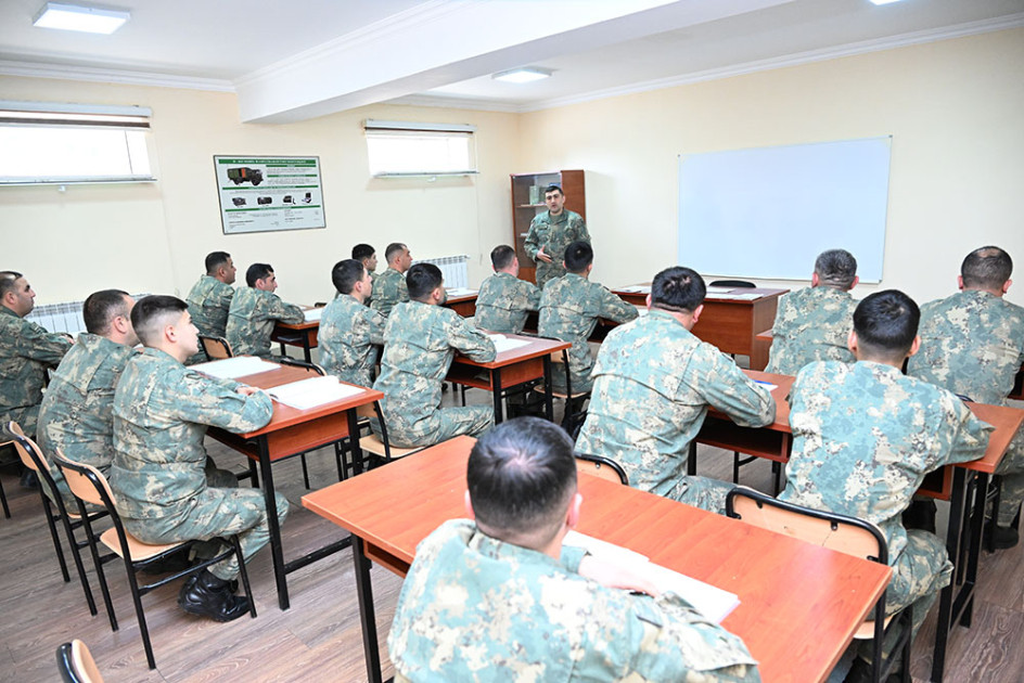 Müdafiə Nazirliyinin rəhbər heyəti hava hücumundan müdafiə bölmələrinin fəaliyyətini yoxlayıb<font color=red> - FOTOLAR</font>