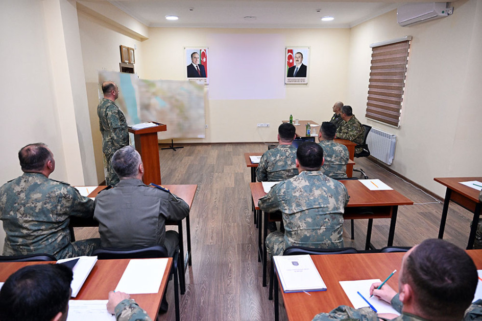 Müdafiə Nazirliyinin rəhbər heyəti hava hücumundan müdafiə bölmələrinin fəaliyyətini yoxlayıb<font color=red> - FOTOLAR</font>