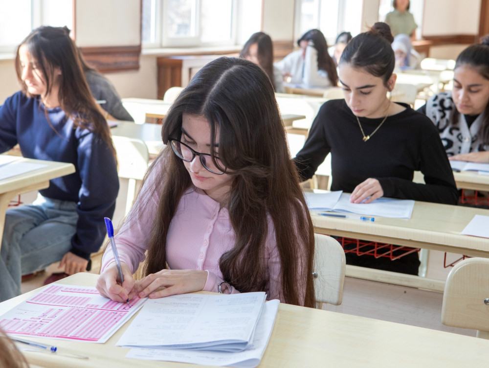 Naxçıvanda XI siniflər üçün tədris ilinin üçüncü buraxılış qiymətləndirmə monitorinqi keçirilib<font color=red> - FOTOLAR</font>