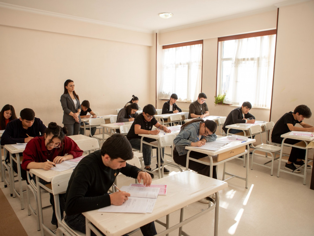 Naxçıvanda XI siniflər üçün tədris ilinin üçüncü buraxılış qiymətləndirmə monitorinqi keçirilib<font color=red> - FOTOLAR</font>