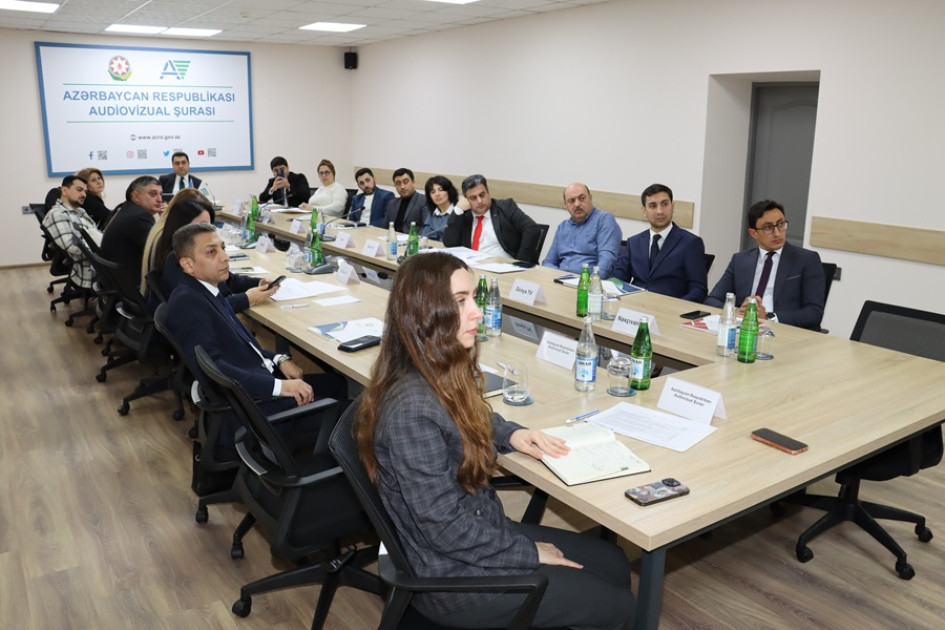 Audiovizual Şurada televiziya yayımçılarının məsul şəxsləri ilə görüş keçirilib<font color=red> - FOTOLAR</font>