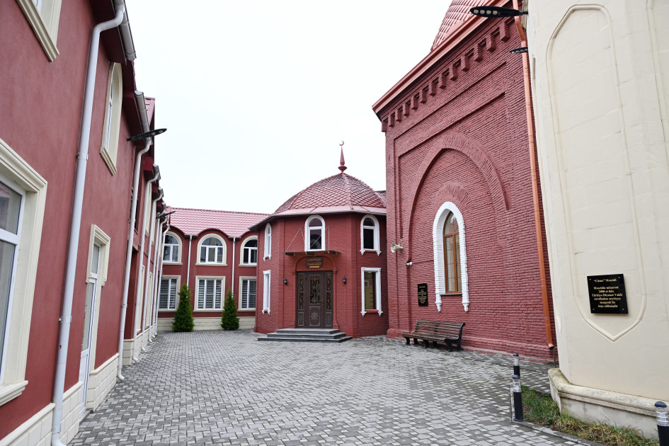 Leyla Əliyeva və Alena Əliyeva Cümə məscidini ziyarət ediblər<font color=red> - FOTOLAR</font>