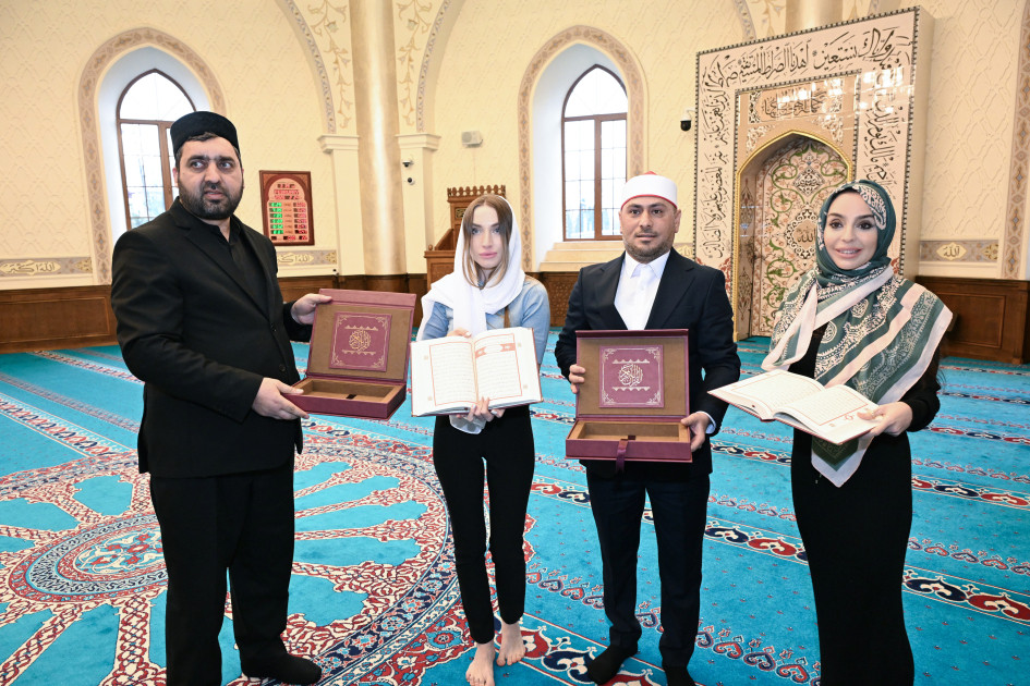 Leyla Əliyeva və Alena Əliyeva Cümə məscidini ziyarət ediblər<font color=red> - FOTOLAR</font>